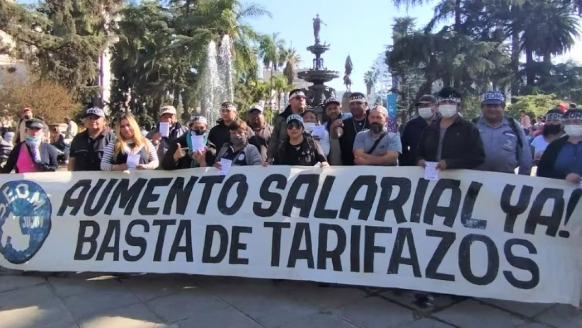 El Seom realizó un banderazo por mejoras y reincorporaciones