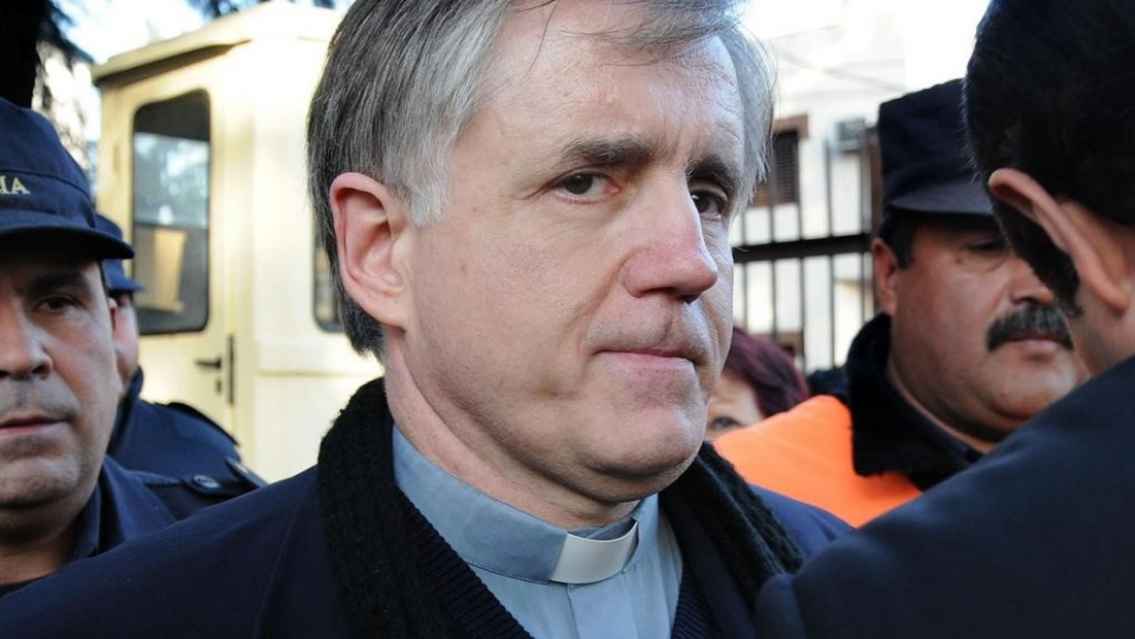 Se neg� a la pericia psicol�gica pero saldr�a igual, �qui�n protege al cura Grassi?