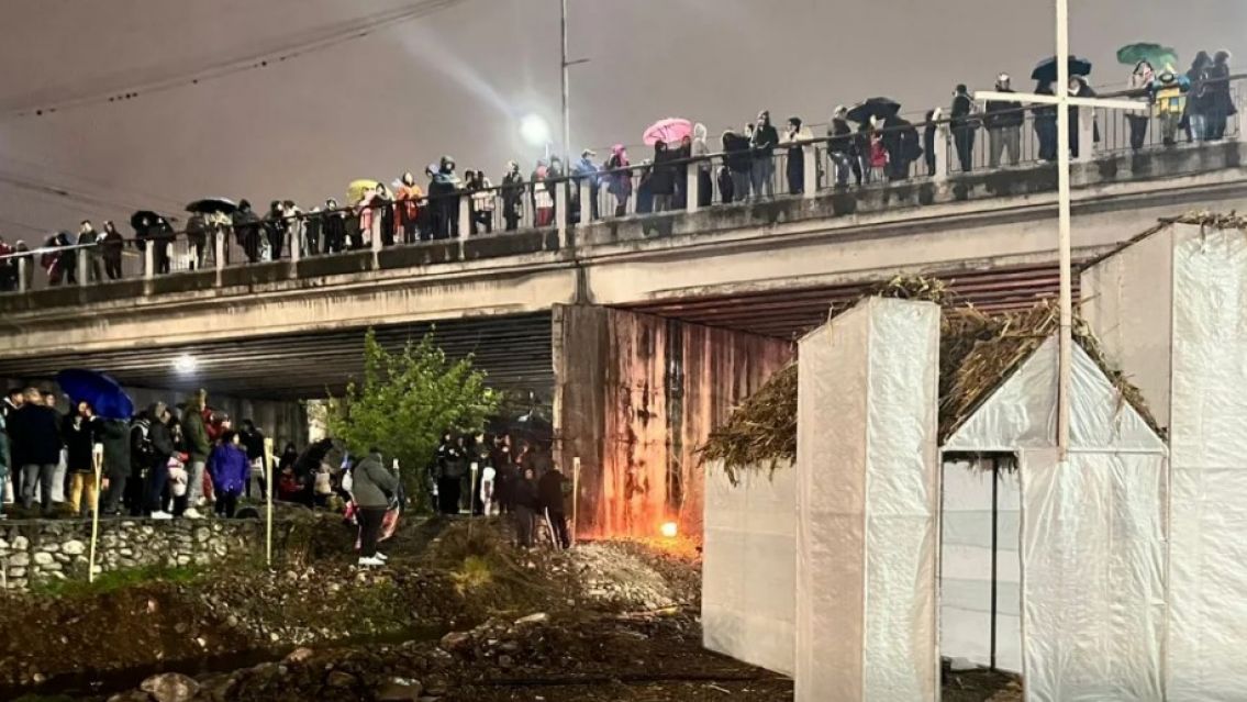 Impresionante concurrencia de los juje�os para revivir la marcha evocativa