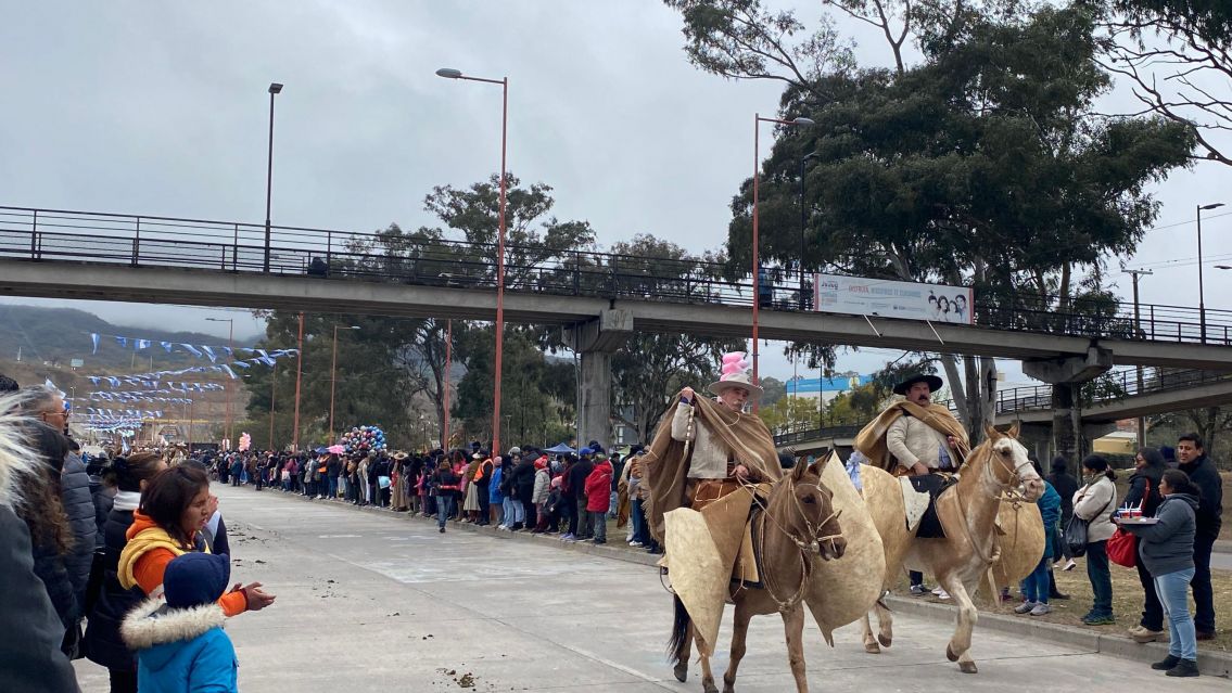 Las mejores fotos del desfile por el 23 de Agosto