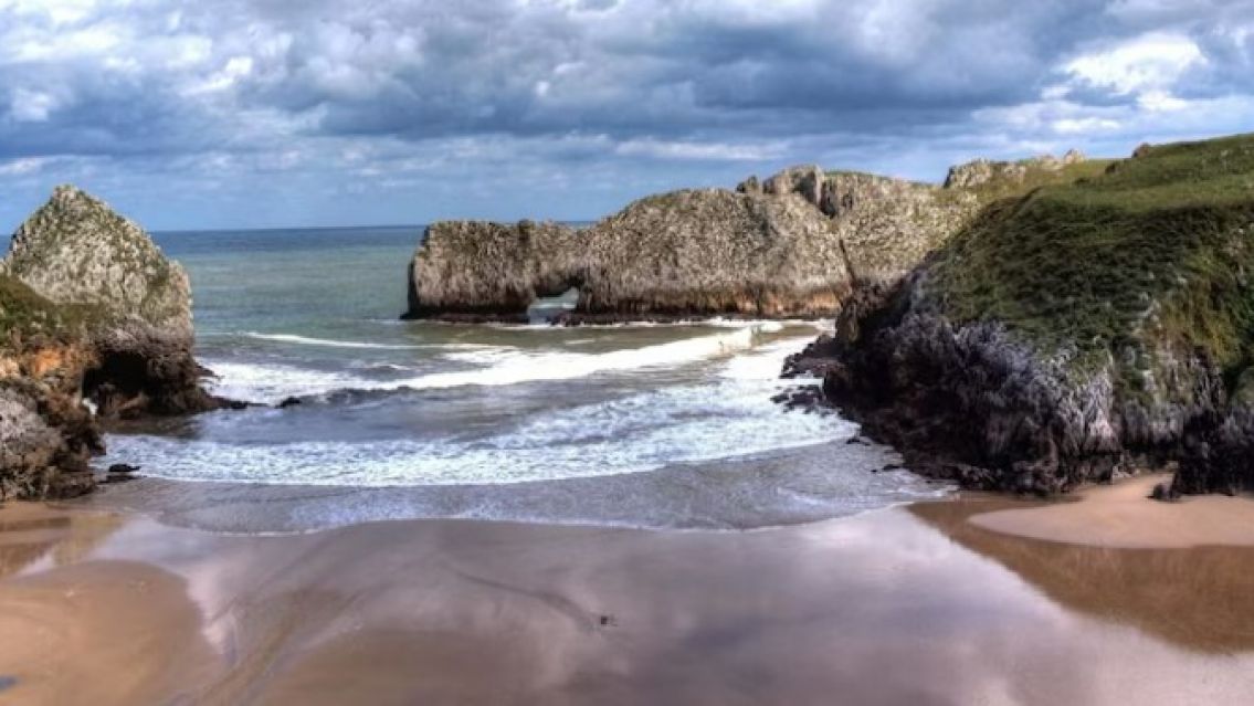 Encontraron muerto a un argentino en una playa de España: Los detalles