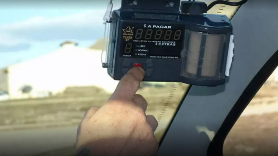 El calvario que vivió una mujer en un remis: tuvo que saltar del auto