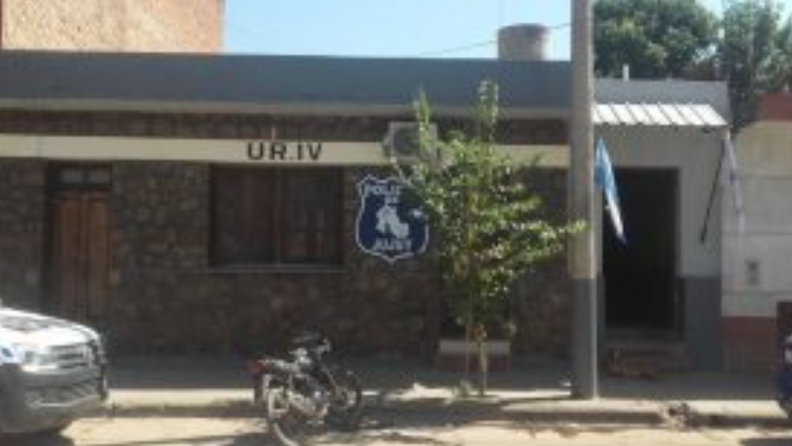 "Sacale una foto al dni de tu hijo": gravísima denuncia contra policías jujeños