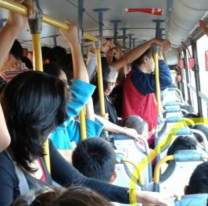 Juje&ntilde;ita subi&oacute; a un colectivo lleno y un hombre le hizo algo horrible con sus manos