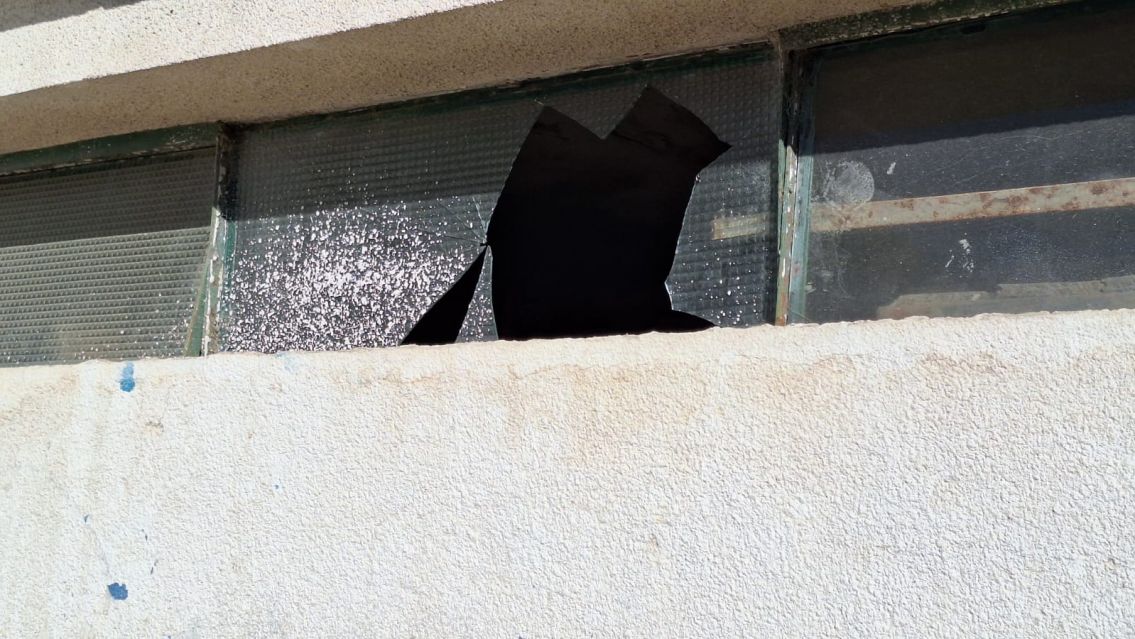 Más inseguridad en Palpalá: Rompieron los vidrios del SUM