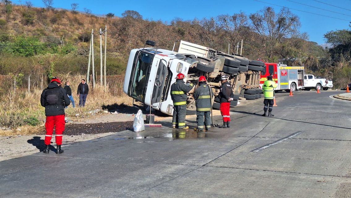 Alerta Palpalá: Volcó un camión con bolsas de harina
