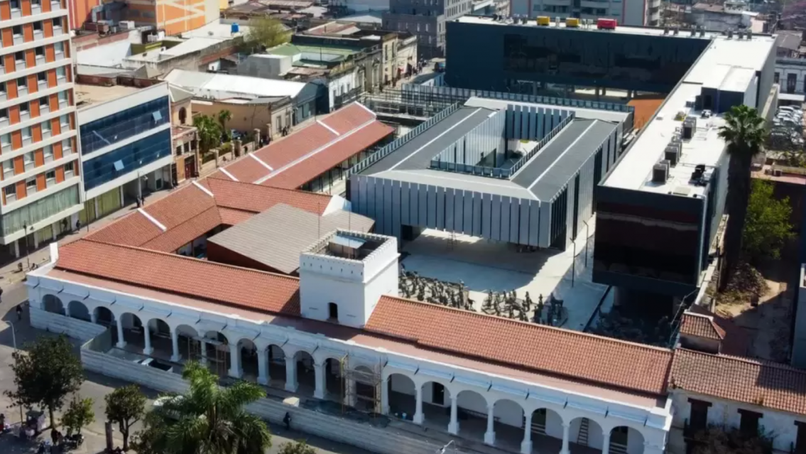 Apenas lo inauguraron, ya rompieron parte del Cabildo Hist�rico de Jujuy�