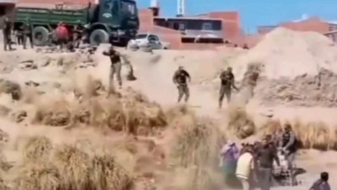 Brutal enfrentamiento entre Gendarmería Nacional y bagayeros bolivianos en La Quiaca