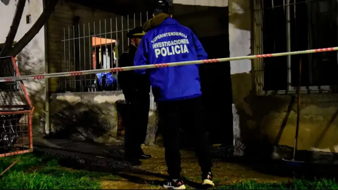 Peleaban por una herencia, hombre les roci� alcohol y las prendi� fuego