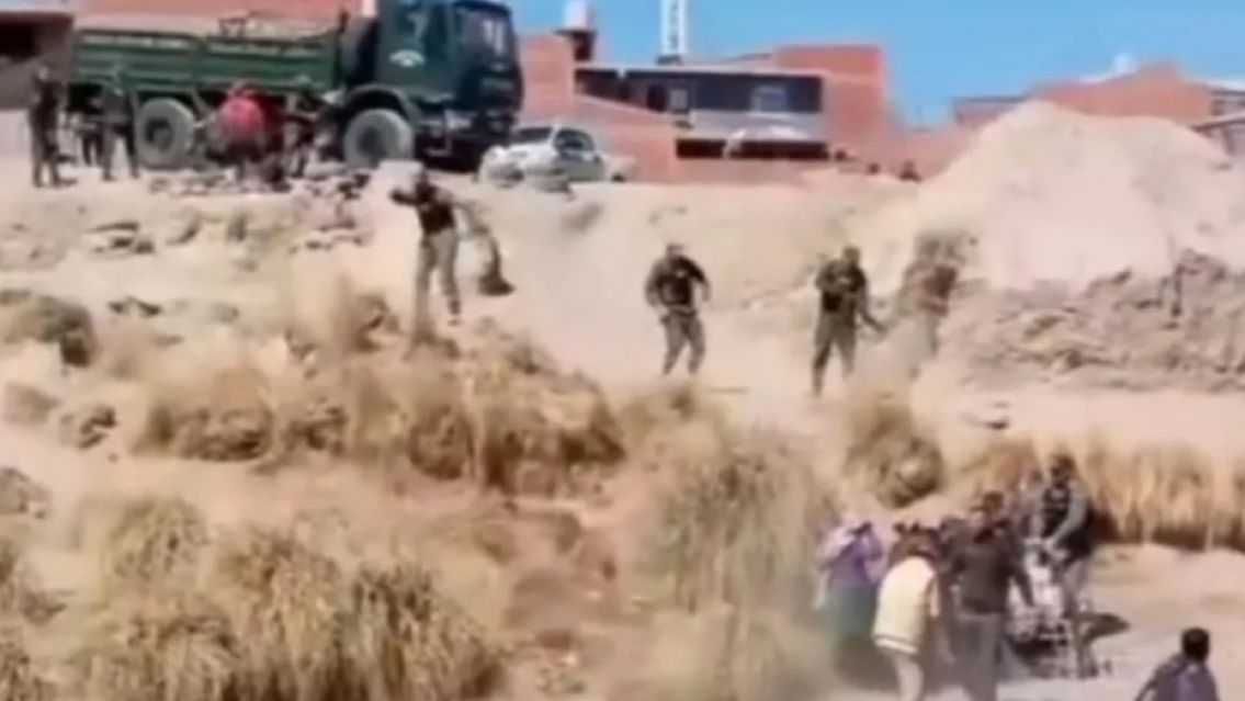 Disparos y piedrazos en La Quiaca: duro enfrentamiento entre gendarmes y "paseros"