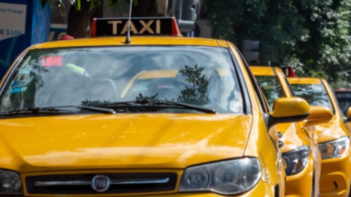  Cordobesa hizo un viaje de 25 mil pesos en taxi y simul� ser sueca para no pagar la cuenta