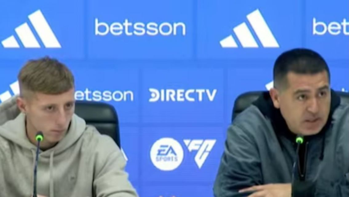 Juan Román Riquelme presentó a Juan Barinaga y un detalle desató la locura de los hinchas: "En lo más alto"