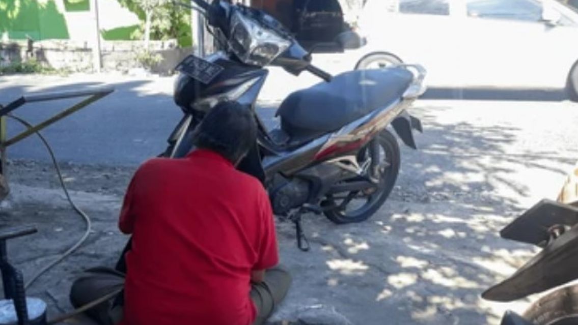 "�Me ayud�s con la moto?": adolescente juje�a cay� en manos de un depravado