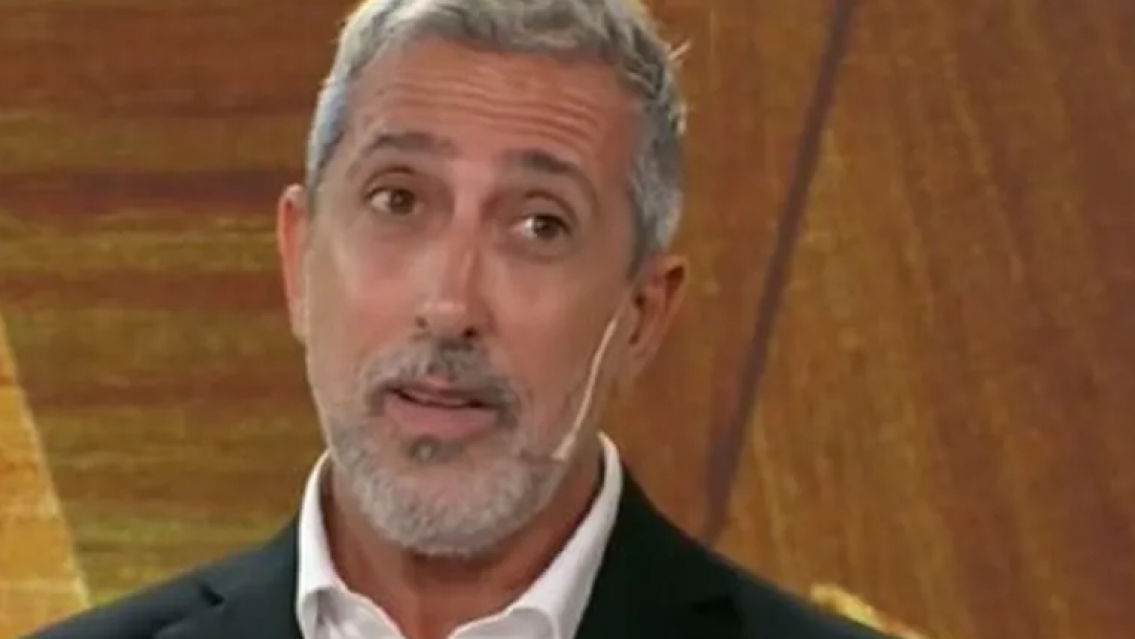 Emilia Attias a los besos con otro y el Turco Naim fue corriendo a ver qué onda