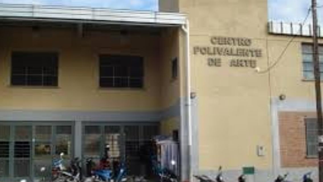 Exalumnos del Centro Polivalente reclaman la entrega de sus t�tulos