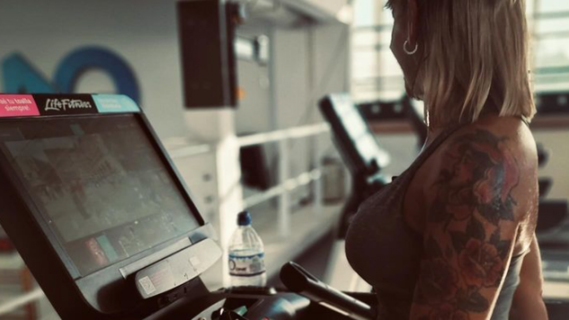 Ta loco de linda, la nueva novia del Turco Naim se destaca por su belleza natural