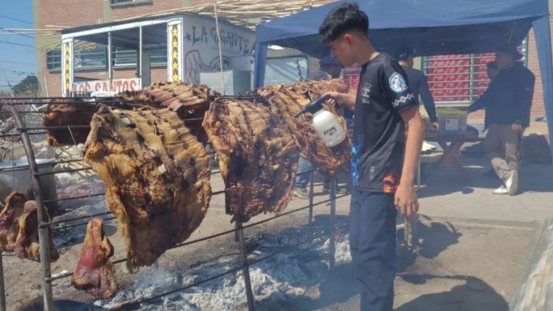 Carroceros venden deliciosos costillares para juntar fondos: �D�nde?