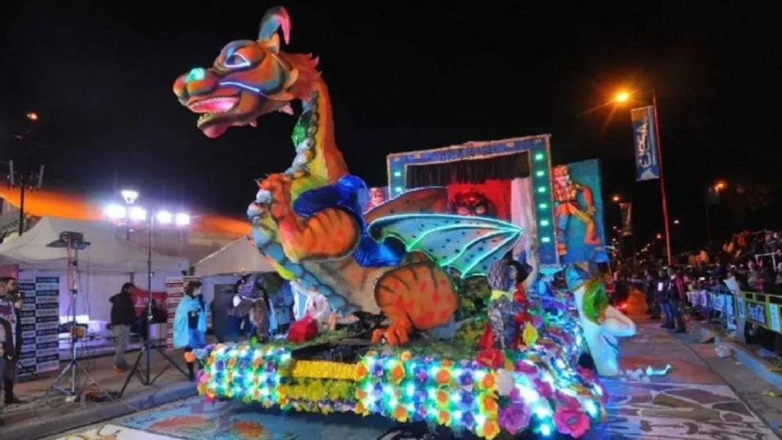 FNE: Se conoció el orden de los colegios para los Desfiles de Carrozas