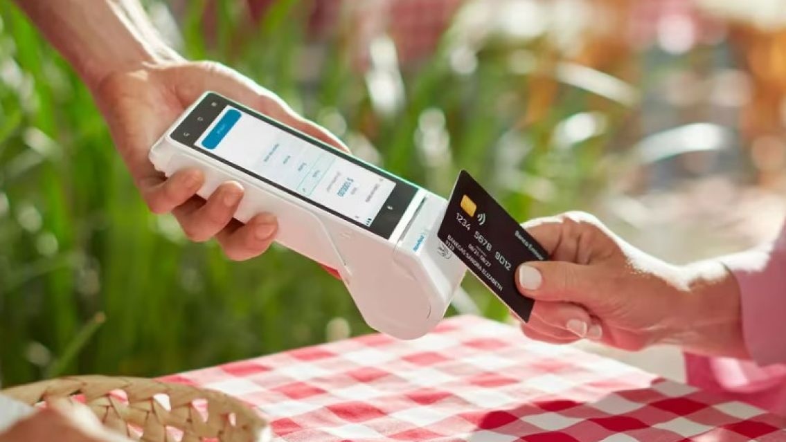 Desde hoy los comercios no podrán pedirte tu tarjeta para cobrar: ¿Cómo será el pago?