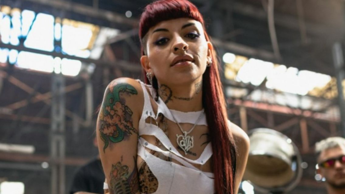 Cazzu deslumbro junt� a la Joaqui y otros artistas en la alfombra roja