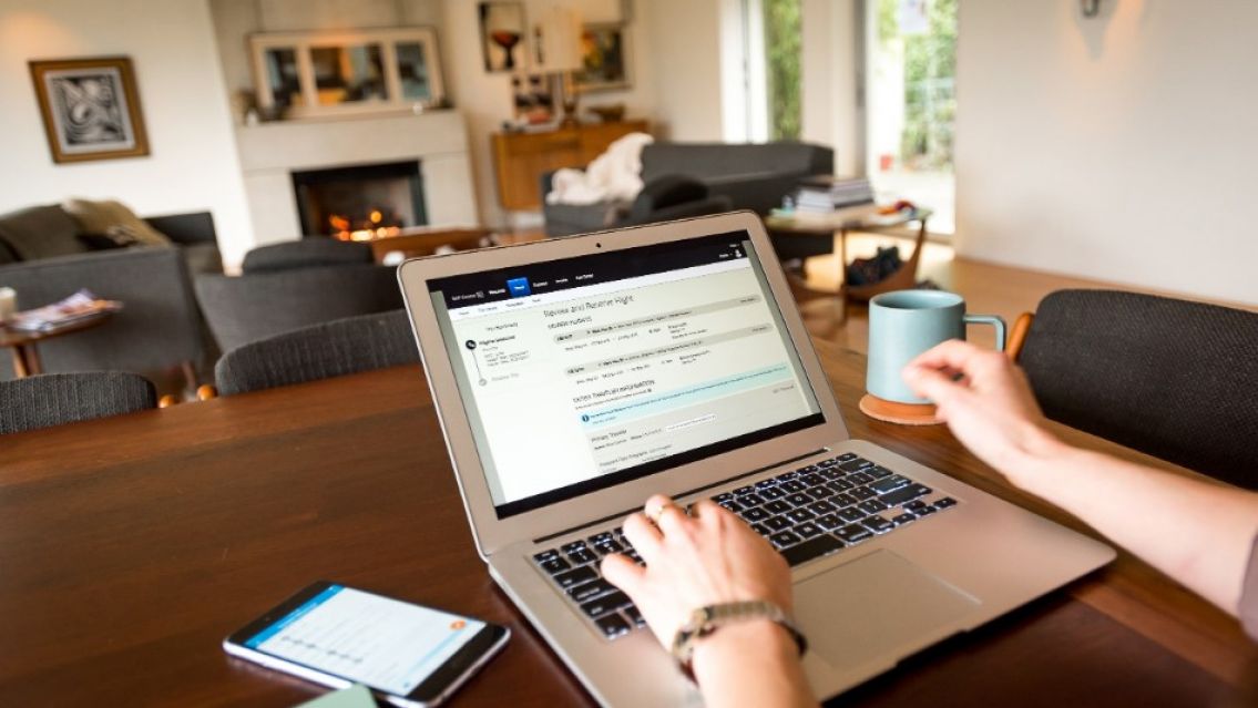 Empresa busca empleados: laburas desde casa y te pagan 75 d�lares la hora