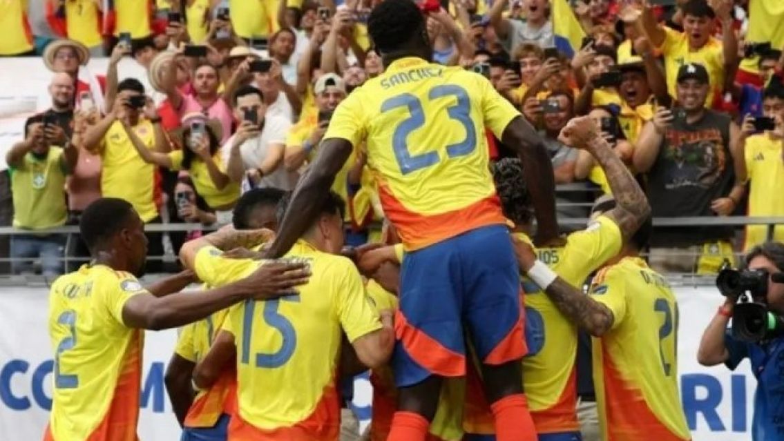 Colombia, con un penal inventado por el chileno Juan Lara en el VAR, se puso en ventaja: 2 a 1 ante Argentina