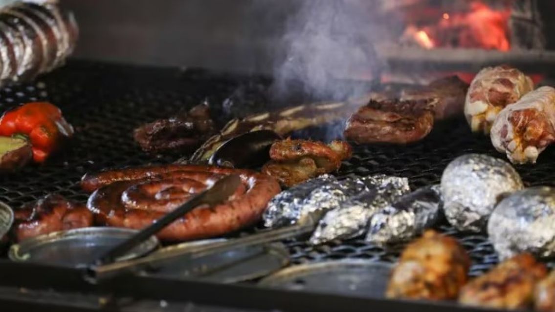 Ocho de cada 10 argentinos redujeron o eliminaron los asados por la crisis