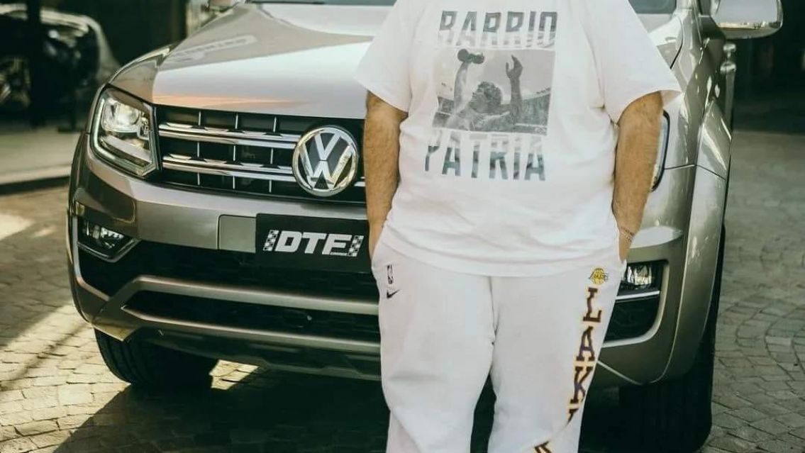 Manzana se compró una camioneta y salio a presumir: "Tanto esfuerzo..."