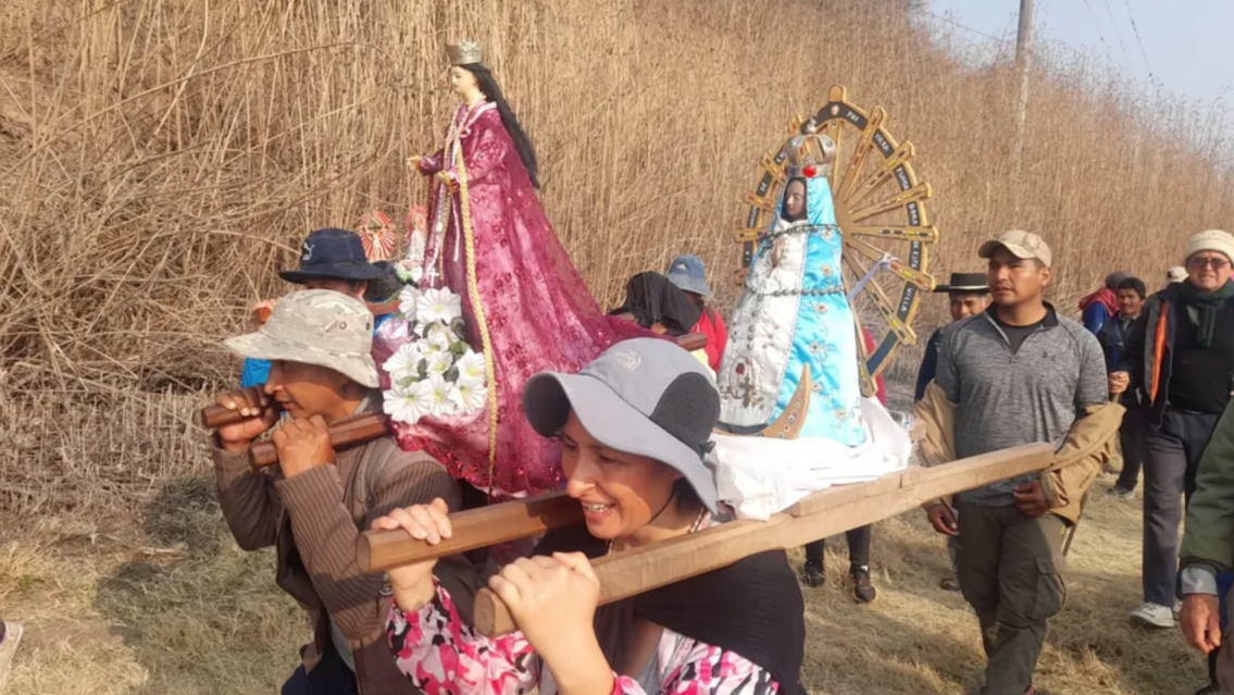 Piden circular con precaución en ruta 9 por los peregrinos que se dirigen hacia Salta