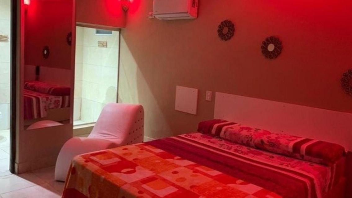 A los gritos en un conocido telo: salt� la tapia y encontr� a su novia con otro