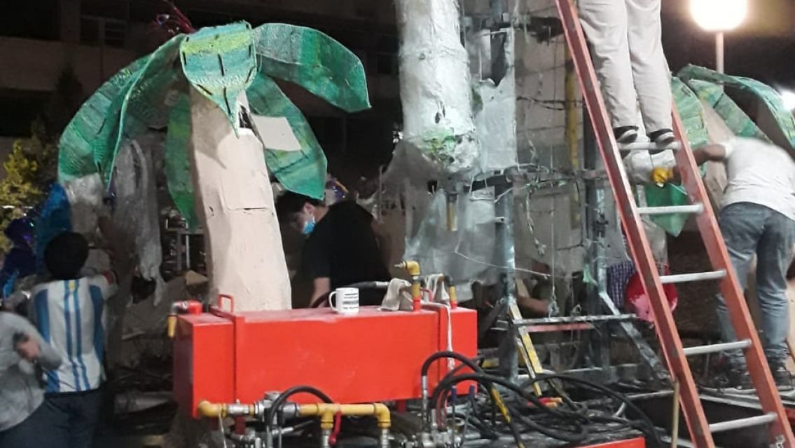 Dolor absoluto: así quedó la carroza de la Escuela de Minas