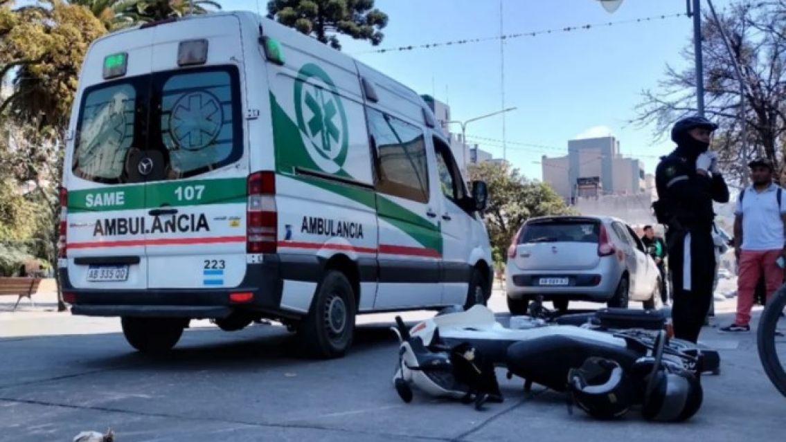 Brutal accidente en pleno centro de San Salvador: Hay heridos