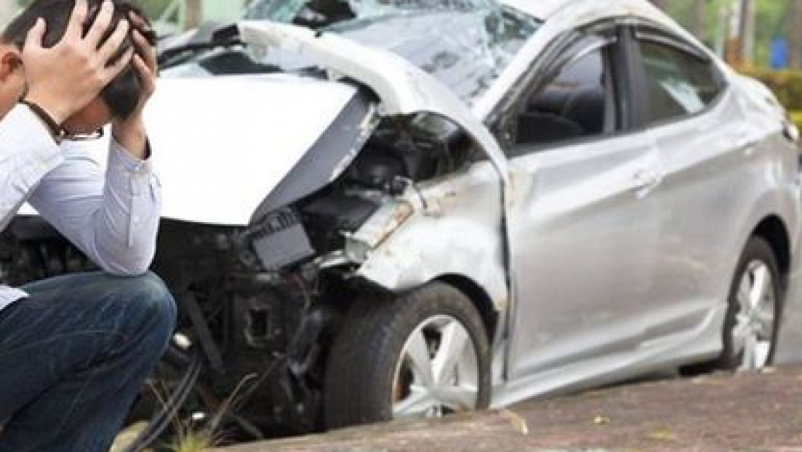 Juje�o hasta el erke embisti� a una abuelita en plena capital