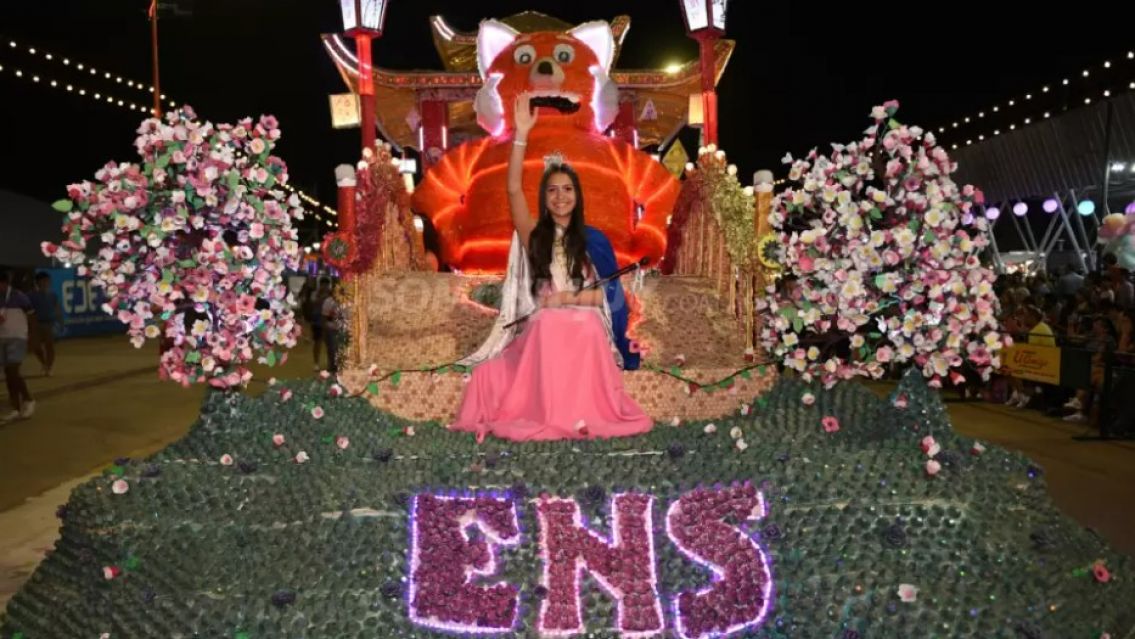 Arrancan los desfiles de carrozas y carruajes: conocé el orden en el que desfila el Grupo A