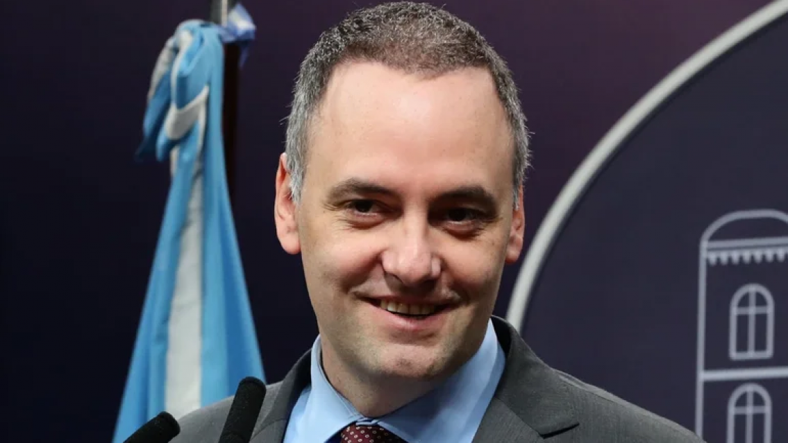 �Cu�nto cobra Manuel Adorni? En su primer d�a como ministro hizo esto: