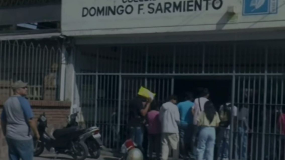 Escándalo en una colegio de Palpalá: Les prohibieron la entrada a su fiesta por la ropa