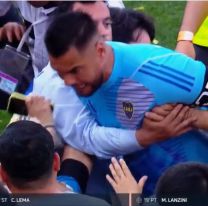 Chiquito Romero se pele&oacute; con un hincha tras la derrota de Boca en el Supercl&aacute;sico