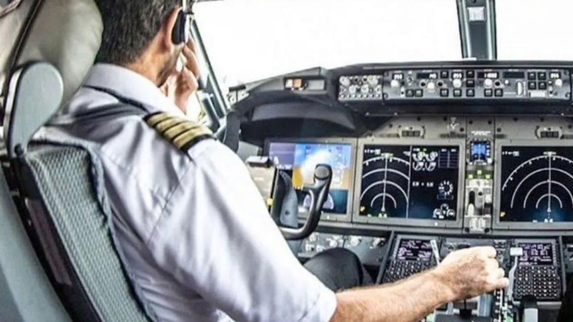 Pasajes gratis para ellos y sus familias: los beneficios de los pilotos de Aerolíneas Argentinas