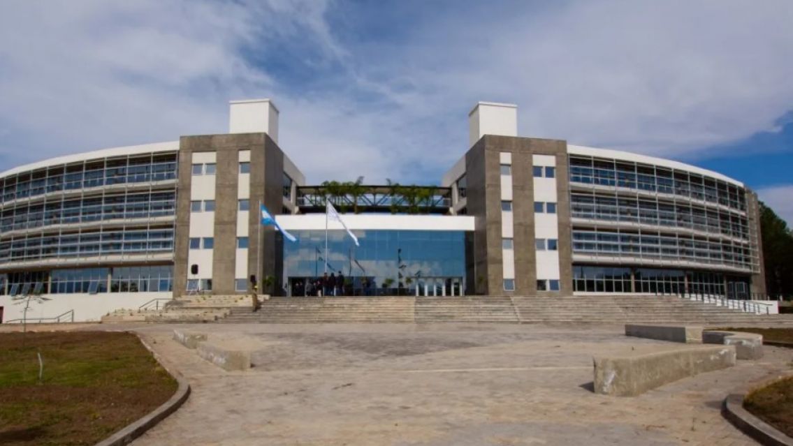 Estudiantes denuncian demoras en la entrega de t�tulos secundarios en Palma Sola