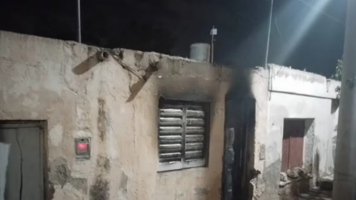 Explotó la batería de un celu y causó terrible incendio: madre e hija internadas