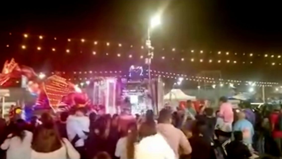 En pleno desfile una carroza se rompió: ¿Qué pasó?
