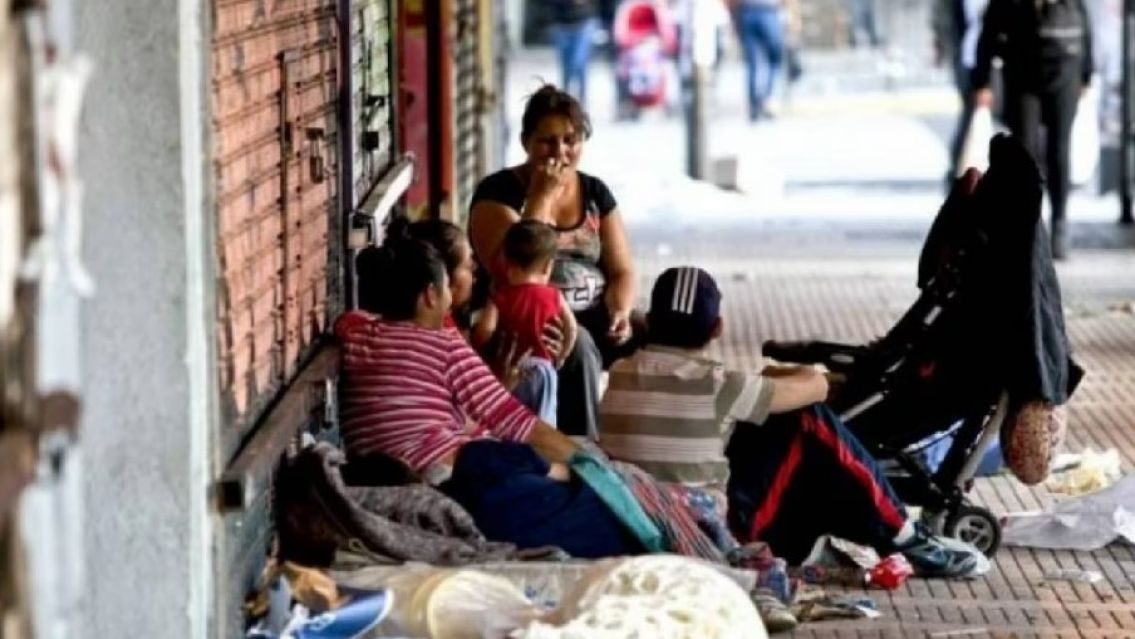 La pobreza subió a 52,9% en el primer semestre de 2024 y afectó a casi 25 millones de personas