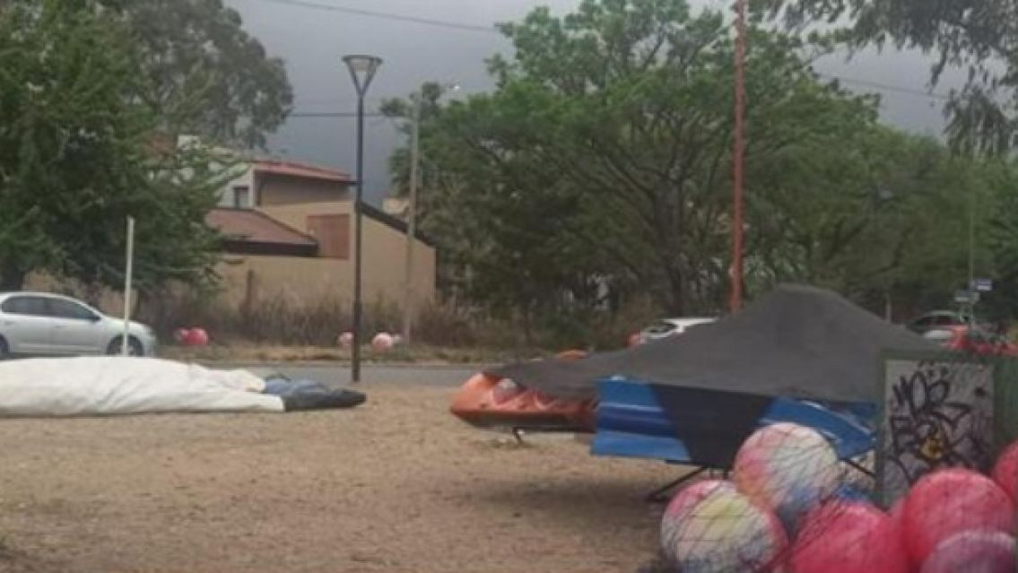 El enorme gesto solidario de una juje�a con un vendedor ambulante: Casi pierde todo