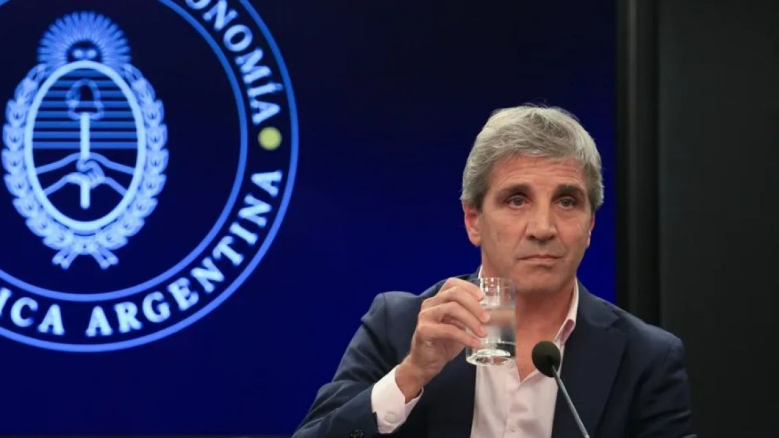 Luis Caputo minimizó sobre el dato de pobreza: los detalles