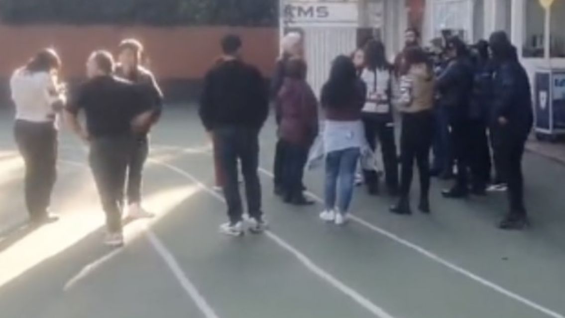 Alumnito se meti� algo a la boca y termin� en el hospital: "Se trag�..."