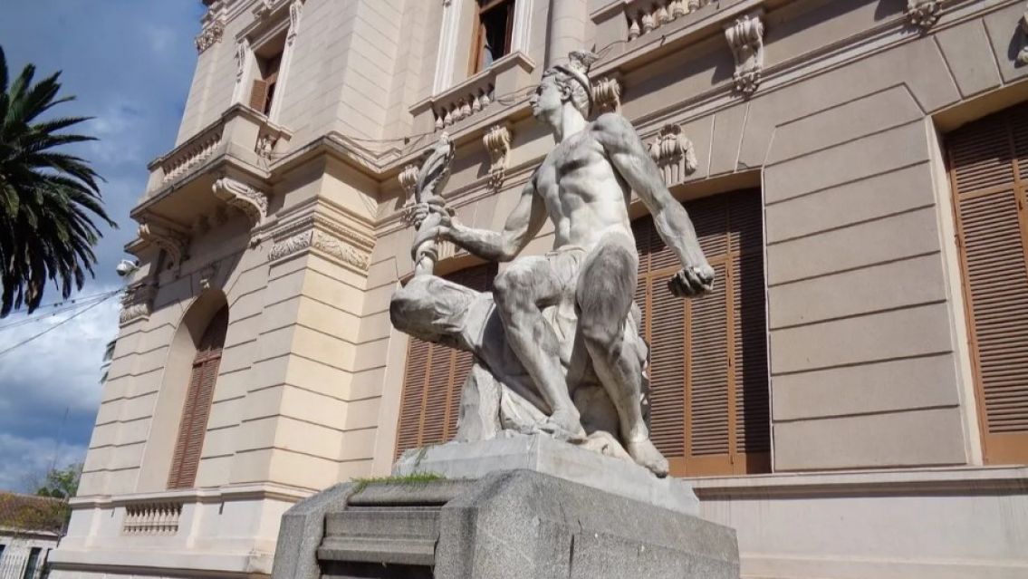 Sacarán las esculturas originales de Lola Mora: a dónde las llevan y con qué las reemplazarán