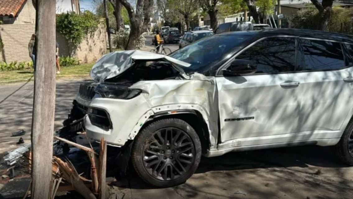 Reconocido futbolista estaba yendo a entrenar y terminó en un terrible choque