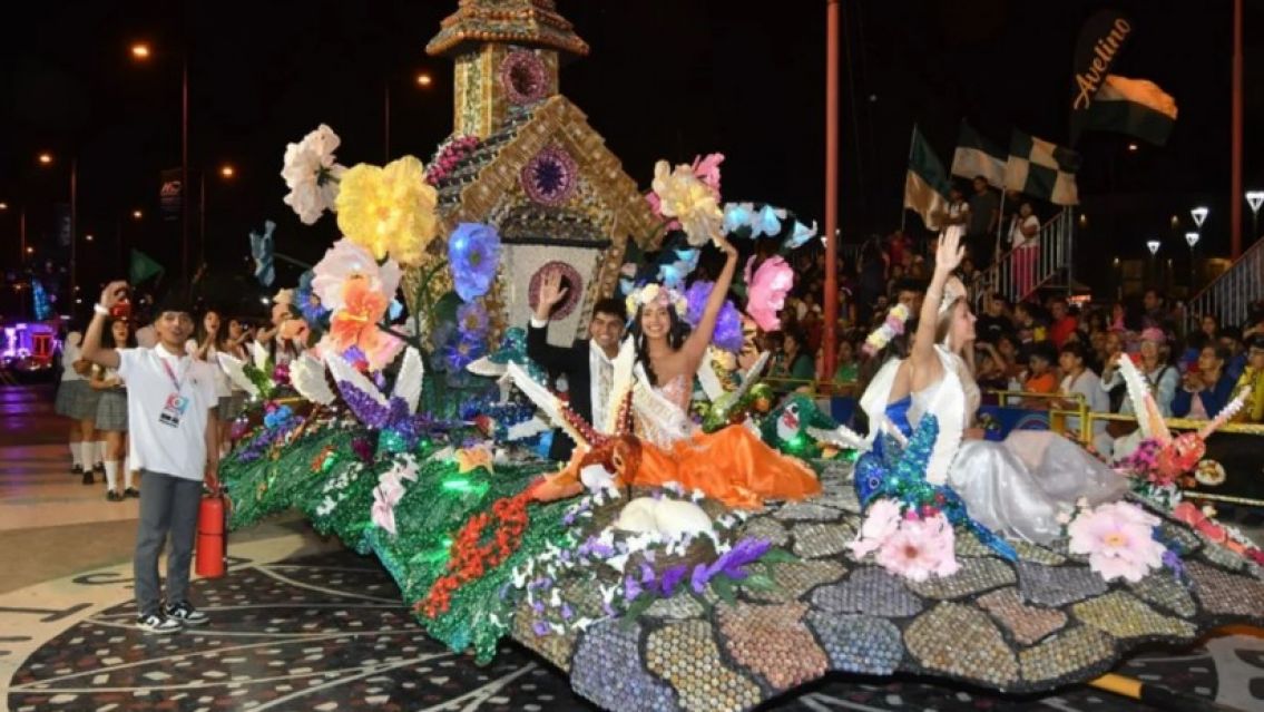 Confirman que el desfile de carrozas y carruajes de esta noche no se suspende por lluvias