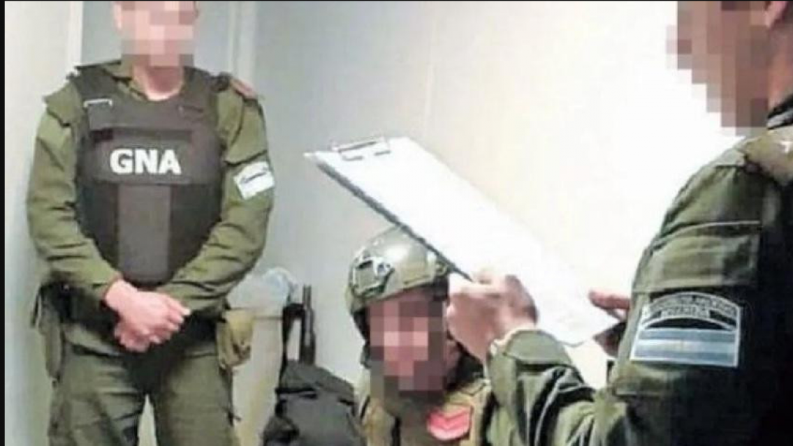 [URGENTE] Detuvieron a 10 gendarmes juje�os: qui�nes son y qu� llevaban