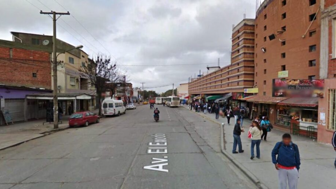 Escándalo en un telo de avenida El Éxodo: "llamen rápido a la policía"